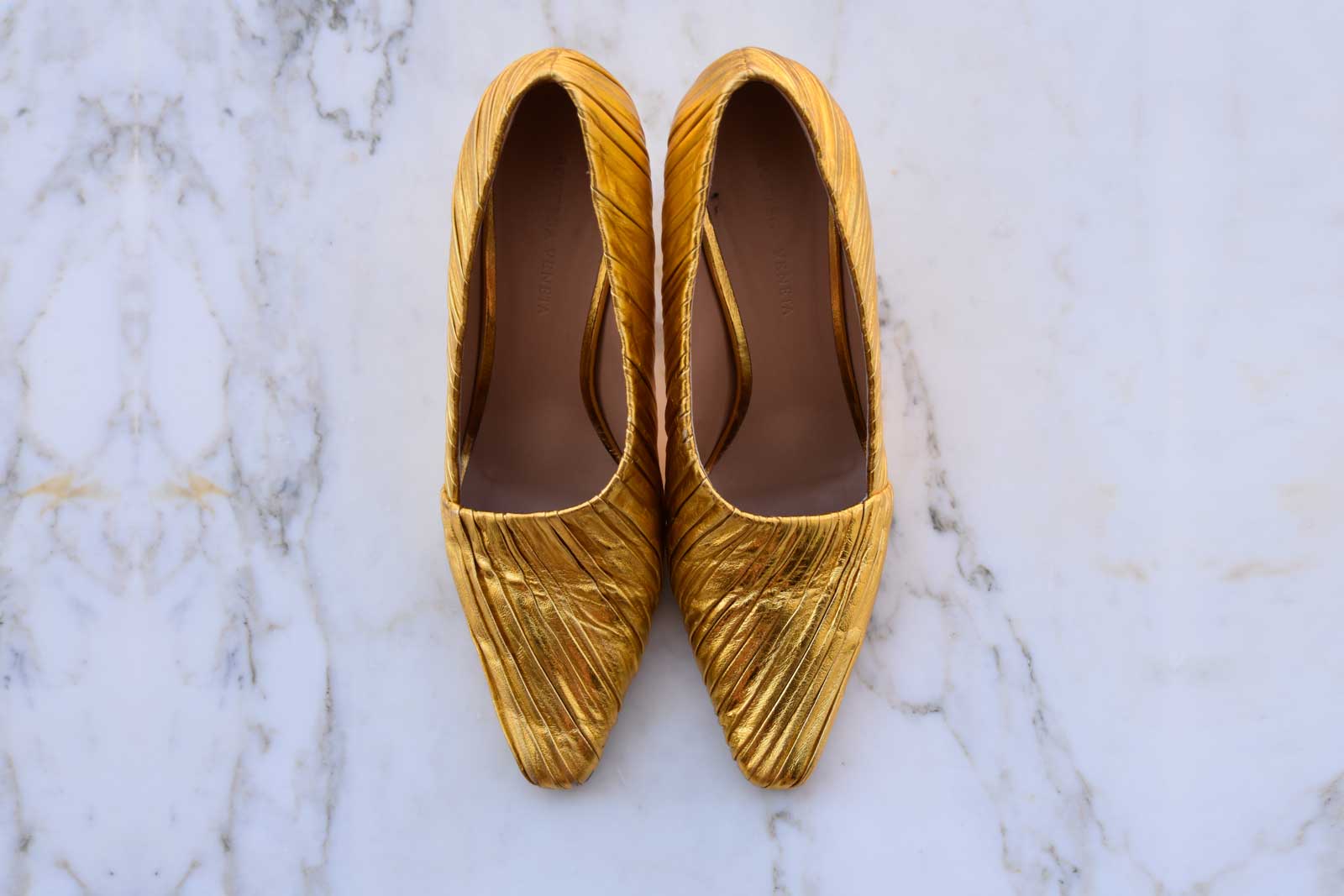 RARE BOTTEGA VENETA GOLD ALMONT PUMP