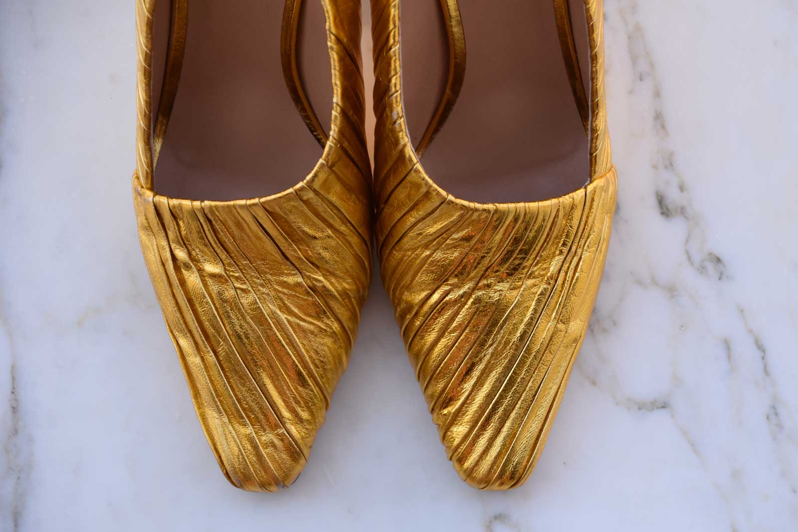 RARE BOTTEGA VENETA GOLD ALMONT PUMP