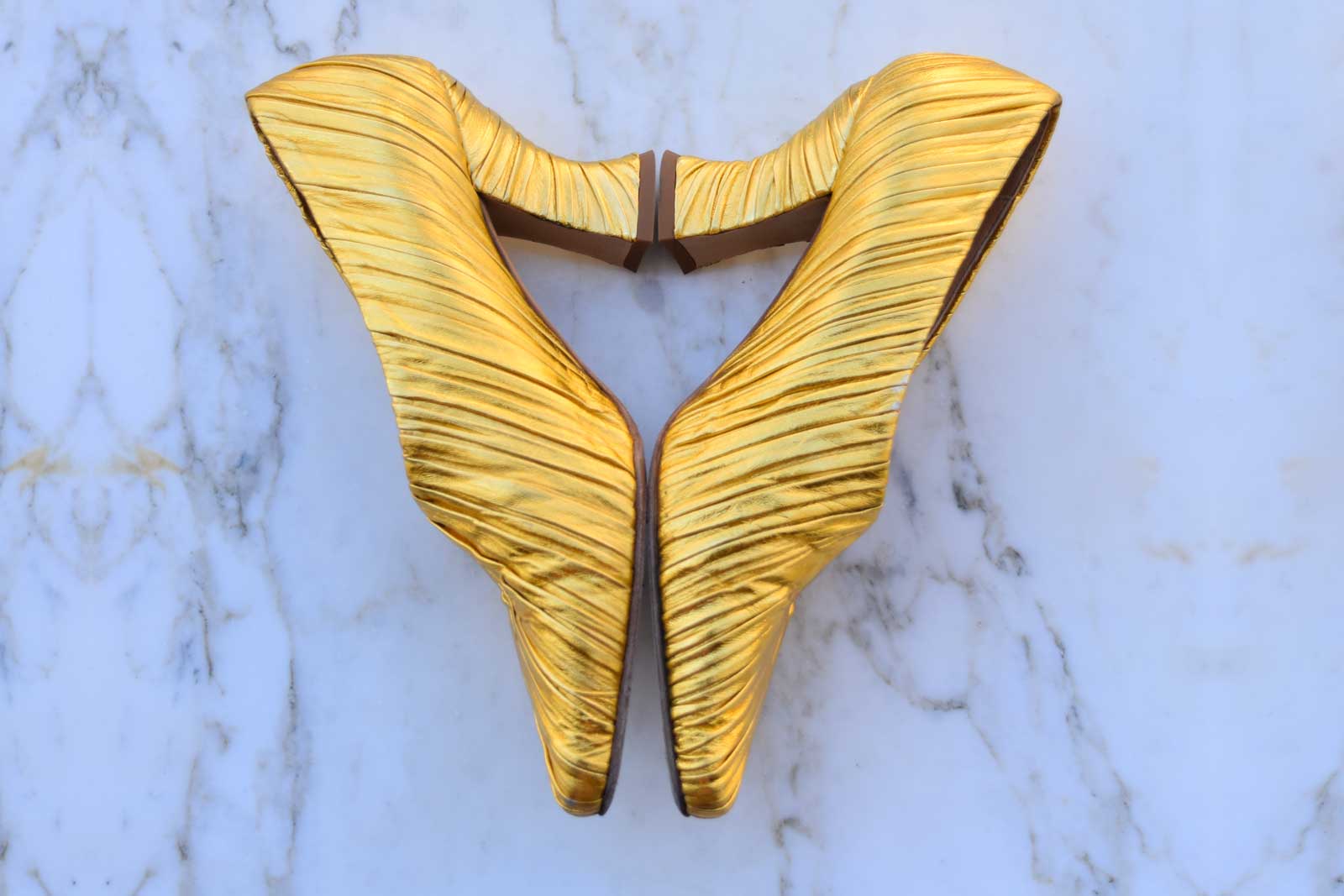 RARE BOTTEGA VENETA GOLD ALMONT PUMP
