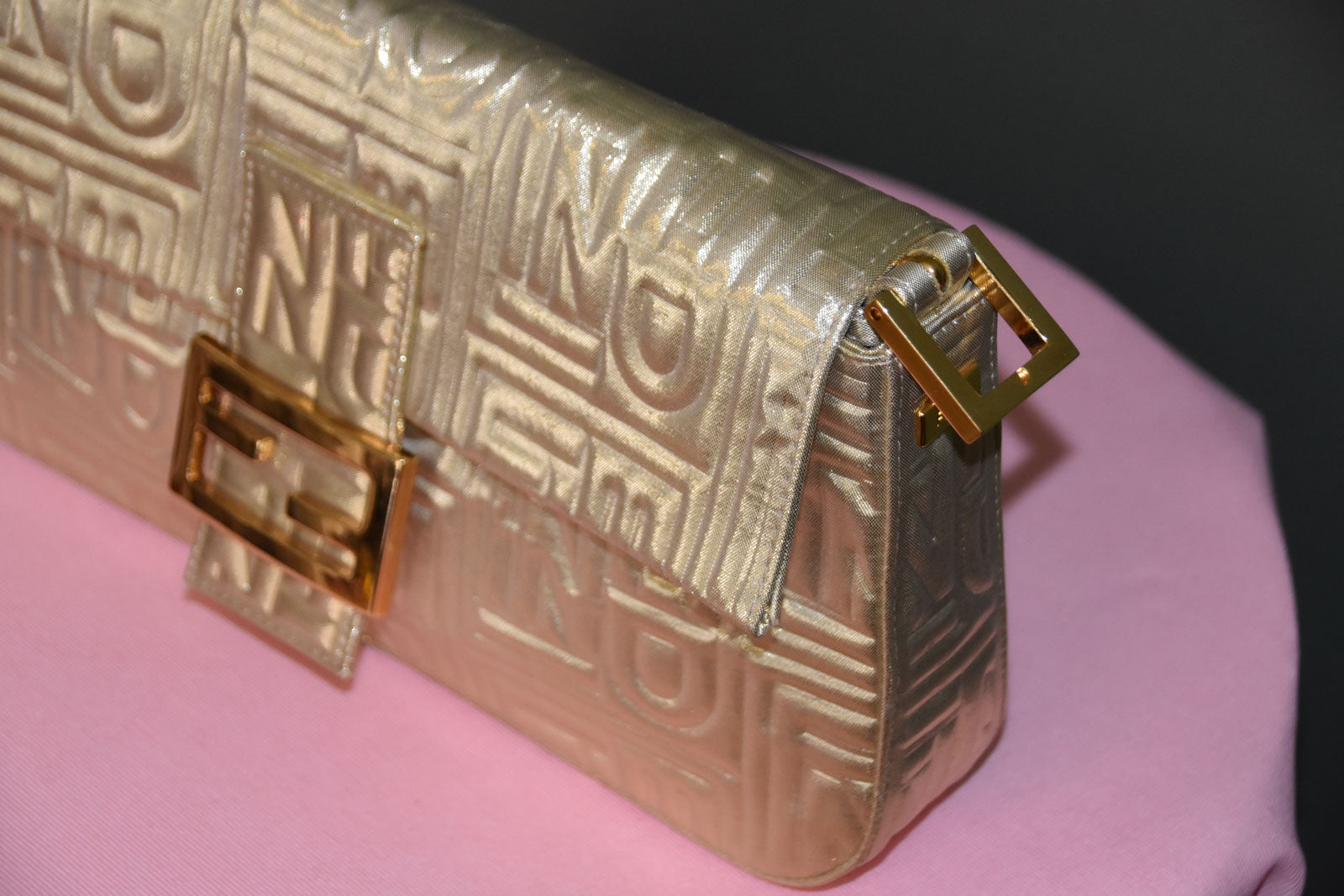 FENDI BAGUETTE BAG IN METALLIC GOLD