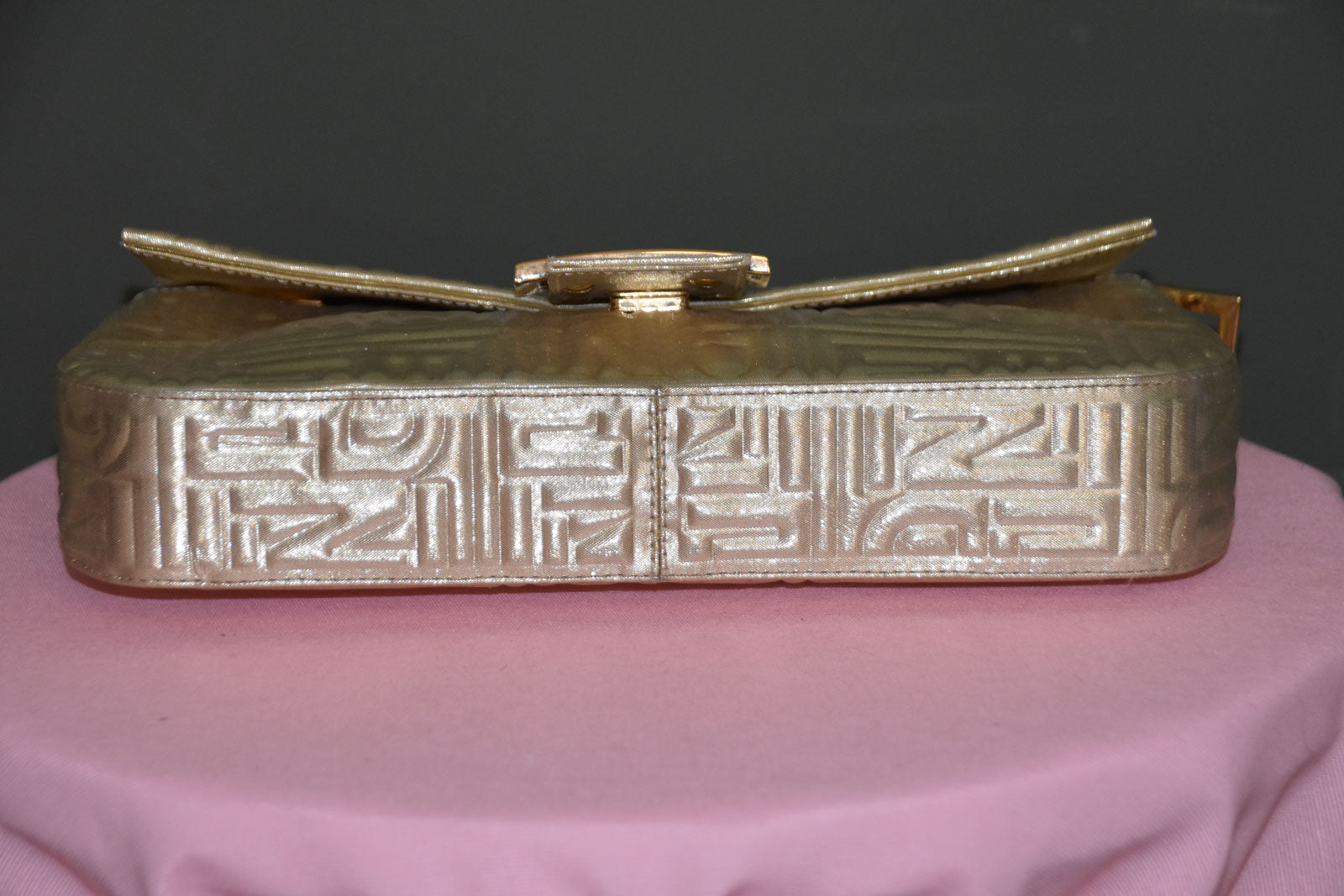 FENDI BAGUETTE BAG IN METALLIC GOLD