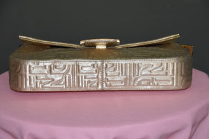 FENDI BAGUETTE BAG IN METALLIC GOLD