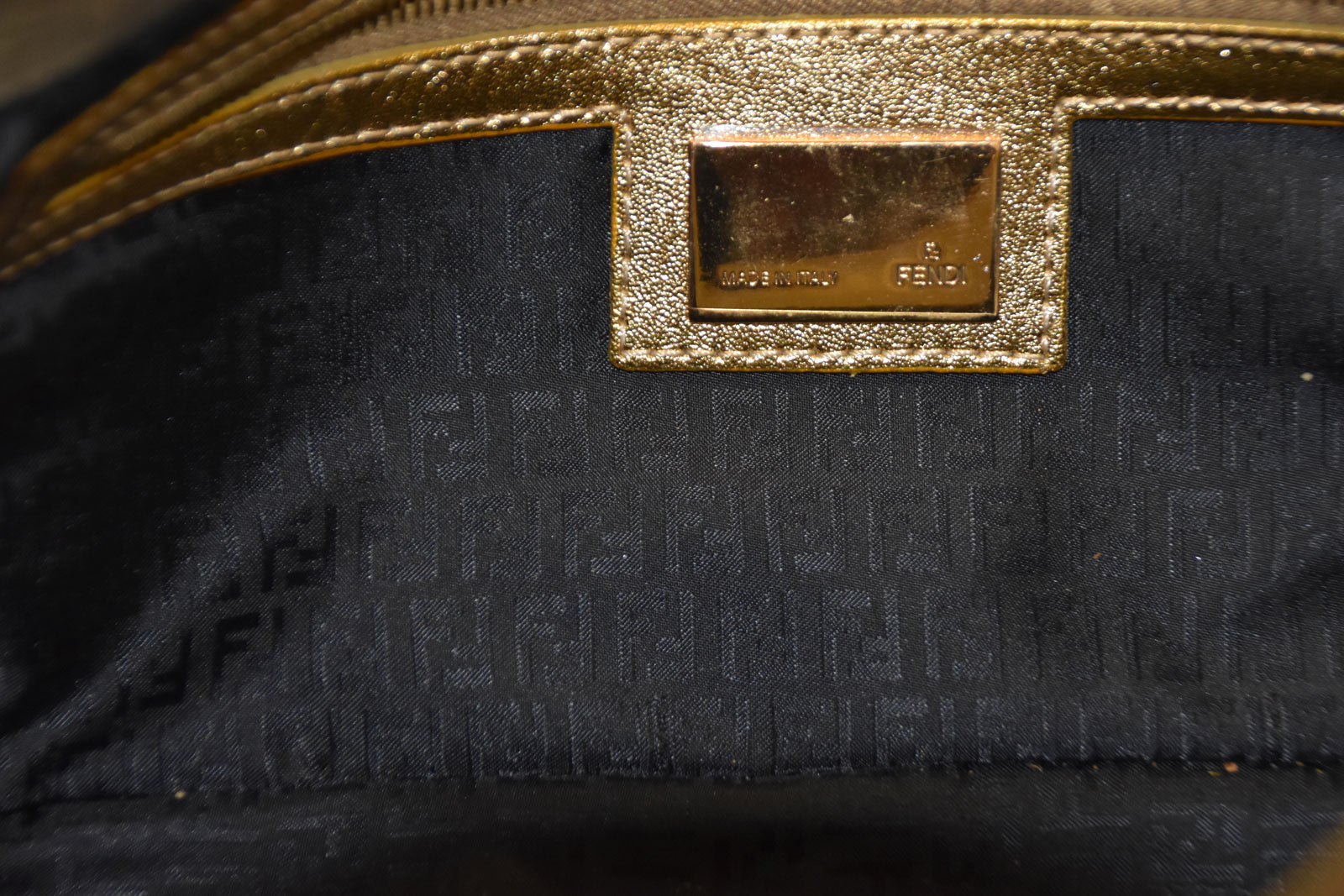 FENDI BAGUETTE BAG IN METALLIC GOLD