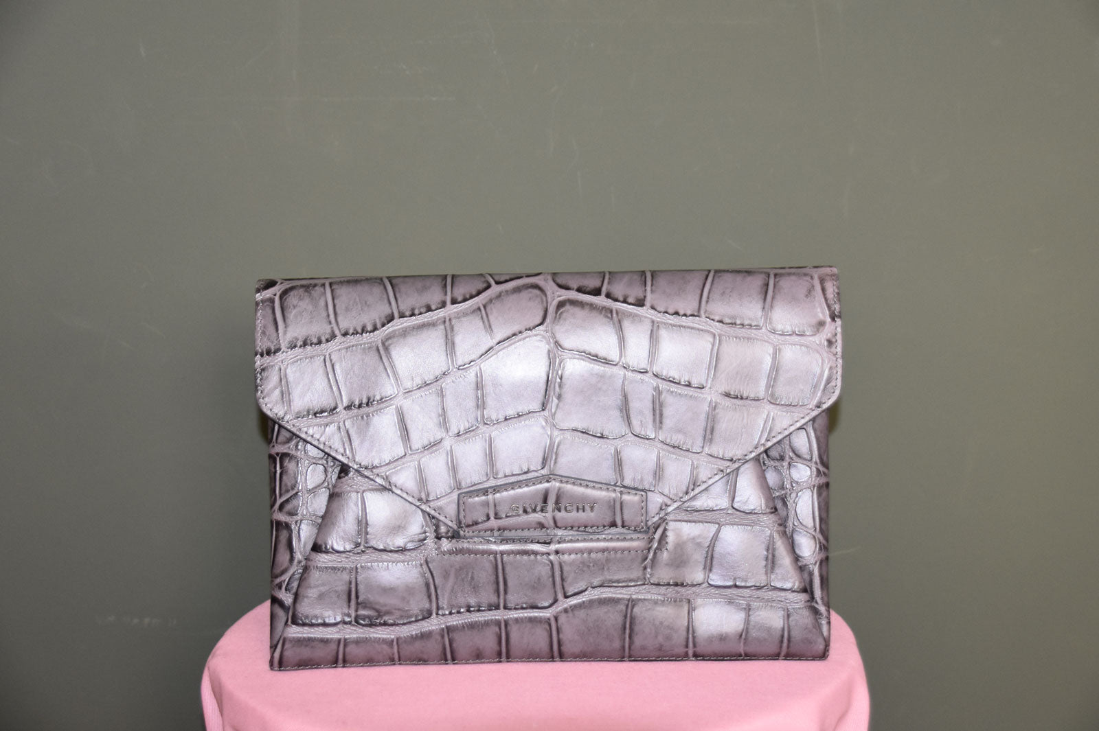 GIVENCHY ANTIGONA ENVELOPE CLUTCH