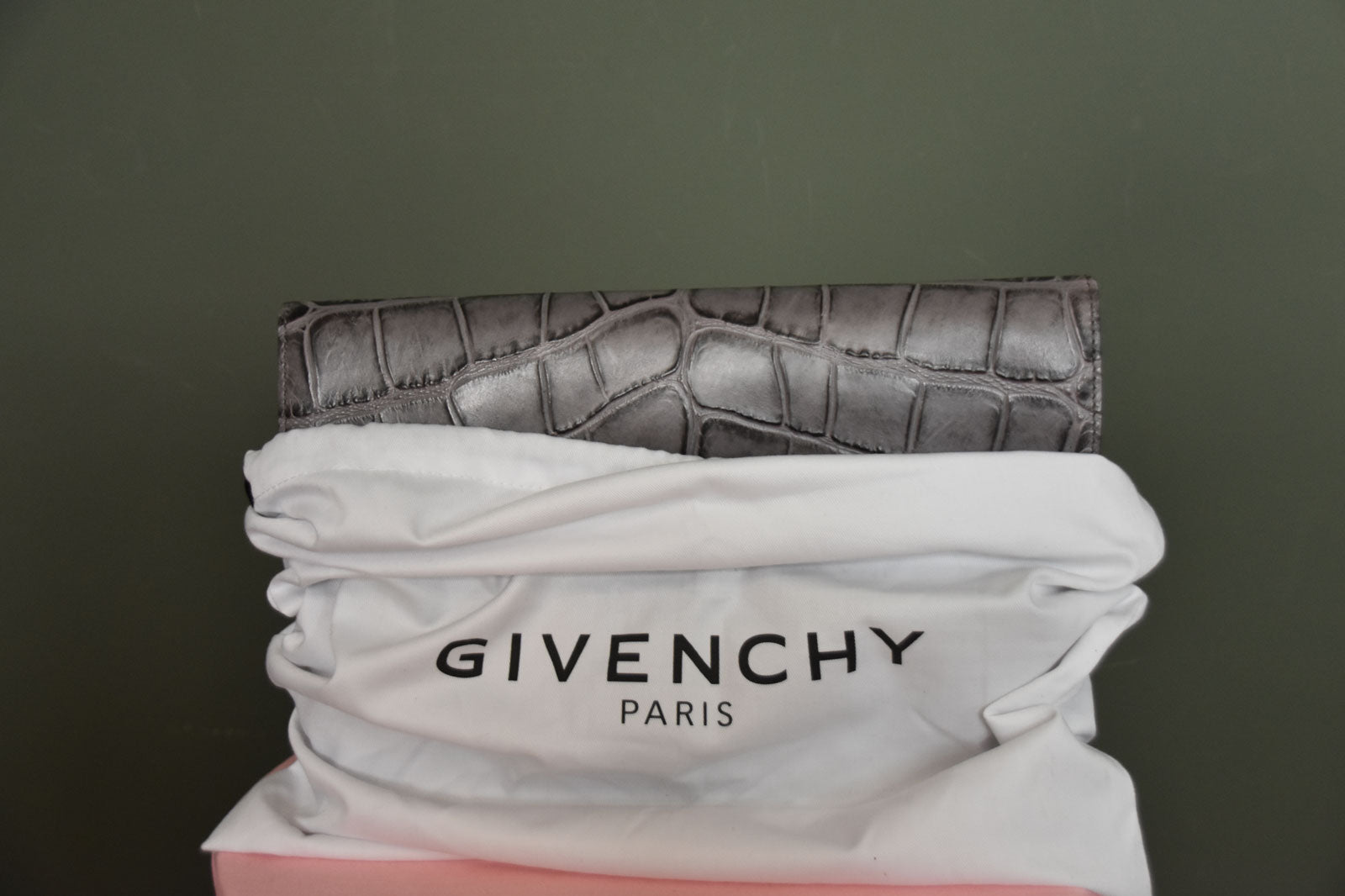 GIVENCHY ANTIGONA ENVELOPE CLUTCH