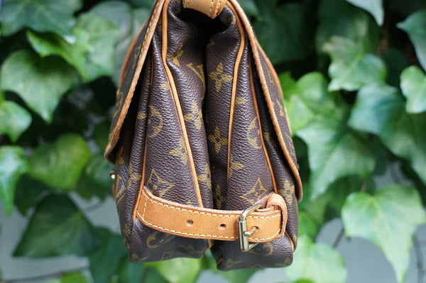 Louis Vuitton Saumur large model shoulder bag in brown monogram